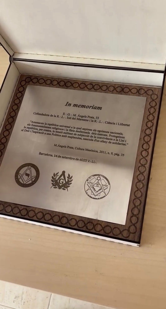 Placa conmemorativa per una associació