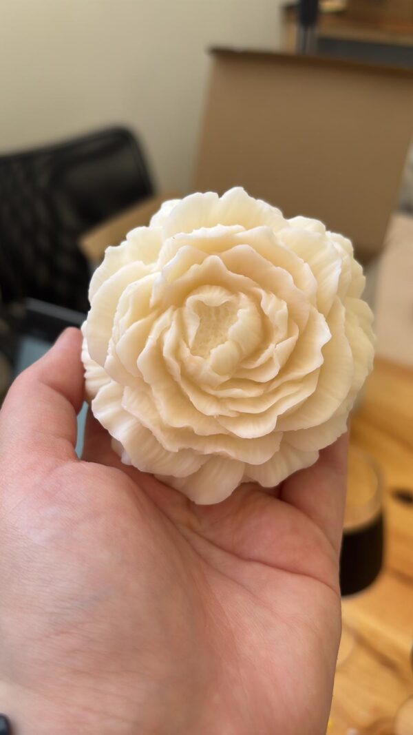 espelma decorativa en forma de peonia